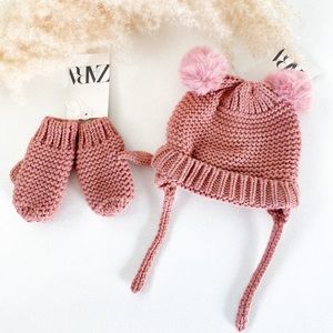 Zara Knit PomPom Hat & Gloves